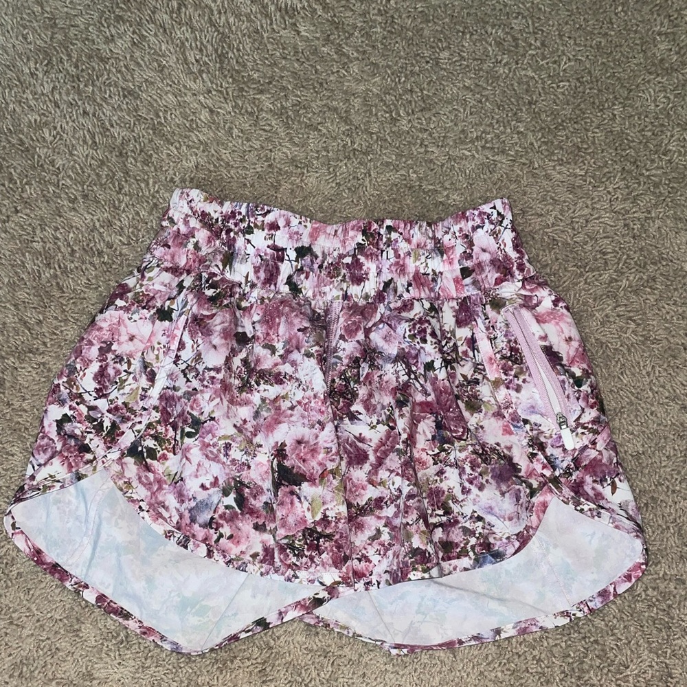 Lululemon tracker shorts